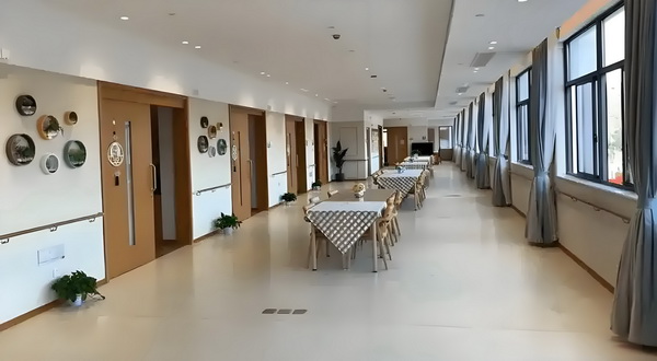 深圳人才引进中介电话_电影《南京照相馆》票房破4亿 着父打工外出亲蒋就跟爵财了
