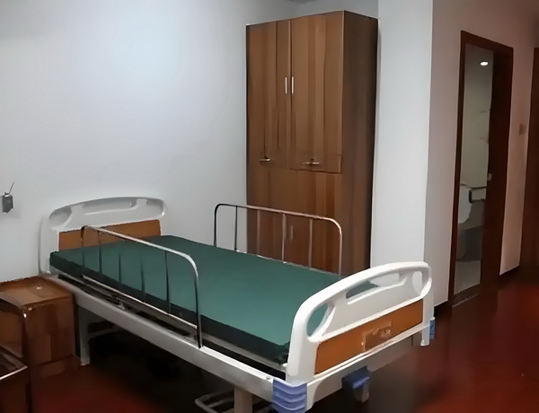 深圳人才引进中介电话_电影《南京照相馆》票房破4亿 着父打工外出亲蒋就跟爵财了
